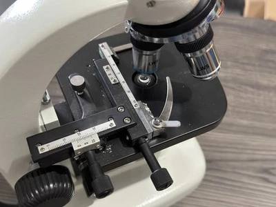 Microscópio LW Scientific Observer série. Lente objetiva 3 com acessórios - Imagem 1 de 4