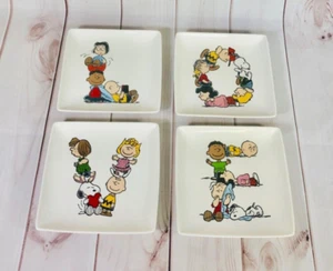 Juego de 4 platos aperitivos de gres Pottery Barn Snoopy Peanuts Love Valentine's - Imagen 1 de 4