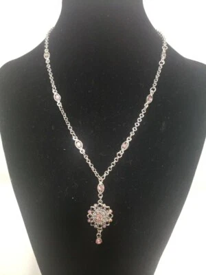 Collar Cookie Lee tono plata con pedrería rosa Foto 1 de 4