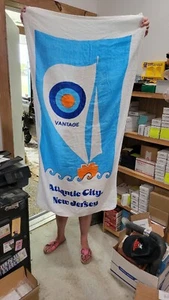 "Toalla de playa vintage ATLANTIC CITY NJ logotipo de cigarrillos Vantage 100 % algodón 28""x54""" - Imagen 1 de 4
