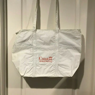 Bolso de Mano Canada The World Next Door Blanco - Nuevo - Cremallera - 3 Bolsillos Exteriores Foto 1 de 2