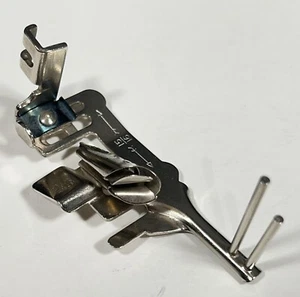 SINGER macchina da cucire PIEDE RACCOGLITORE multislot 160847 Gran Bretagna - Foto 1 di 3