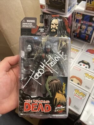 Skybound Exc. Figura de acción The Walking Dead Jesus Comic por McFarlane ¡FIRMADA! Foto 1 de 4