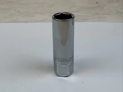 STANLEY 86-380,  5/8in.  3/8 Drive 6pt Spark Plug Socket W/Boot, Cr-V - Image 1 of 4