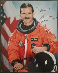 CHRIS HADFIELD - Signed 10x8 Photograph - SPACE - ASTRONAUT - Picture 1 of 1