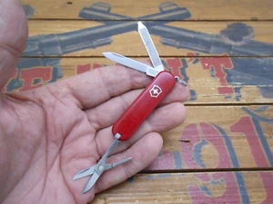 Victorinox Classic SD Swiss Army Knife 58mm Red - Picture 1 of 5