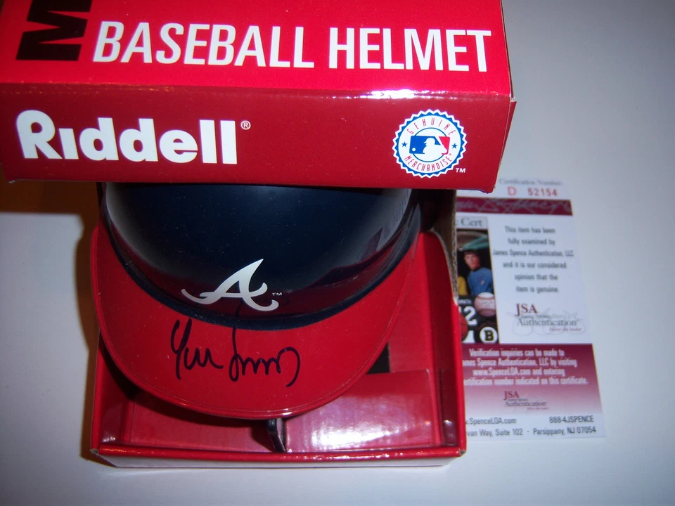 MINI CASCO FIRMADO POR YUNEL ESCOBAR BRAVES JSA/COA Foto 1 de 1