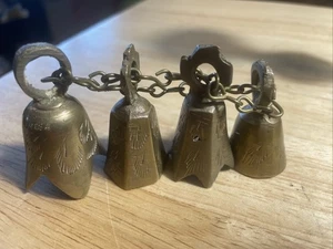 Vintage 5 Miniatur Messing Glocken mit Messingkette in super Zustand. - Bild 1 von 3