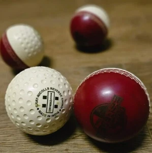 Cricket Ball Gray-Nicolls Junior Soft Reverse Swing Training Ball 4.75oz 135g - Picture 1 of 4