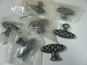 7 Drawer Pull Classic Style Knobs - Picture 1 of 3