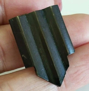 Deko 1940er Jahre Armee grün Zelluloid Chevron Kleid Clip 1-3/16" - Bild 1 von 6