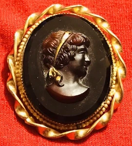 Vintage Black And Goldtone Cameo Brooch Pin 1.25” By 1.5” Estate Jewelry - Picture 1 of 2