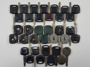 ORIGINAL LOT OF 35 HEAD-KEYS WITH CRYPTO 60 CHIP OEM REUSABLE TRANSPONDER USA - Picture 1 of 12