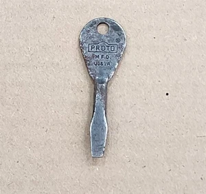 VINTAGE KLEINER PROTO HERGESTELLT IN DEN USA FLACHKOPF SCHRAUBENDREHER WERKZEUG SCHLÜSSELANHÄNGER ANHÄNGER 2,25" LANG - Bild 1 von 2