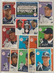 Lote de 40 cartas de los NY YANKEES 2000 con conjunto de equipo Fleer brillante todos los 25 jugadores de la serie mundial - Imagen 1 de 2