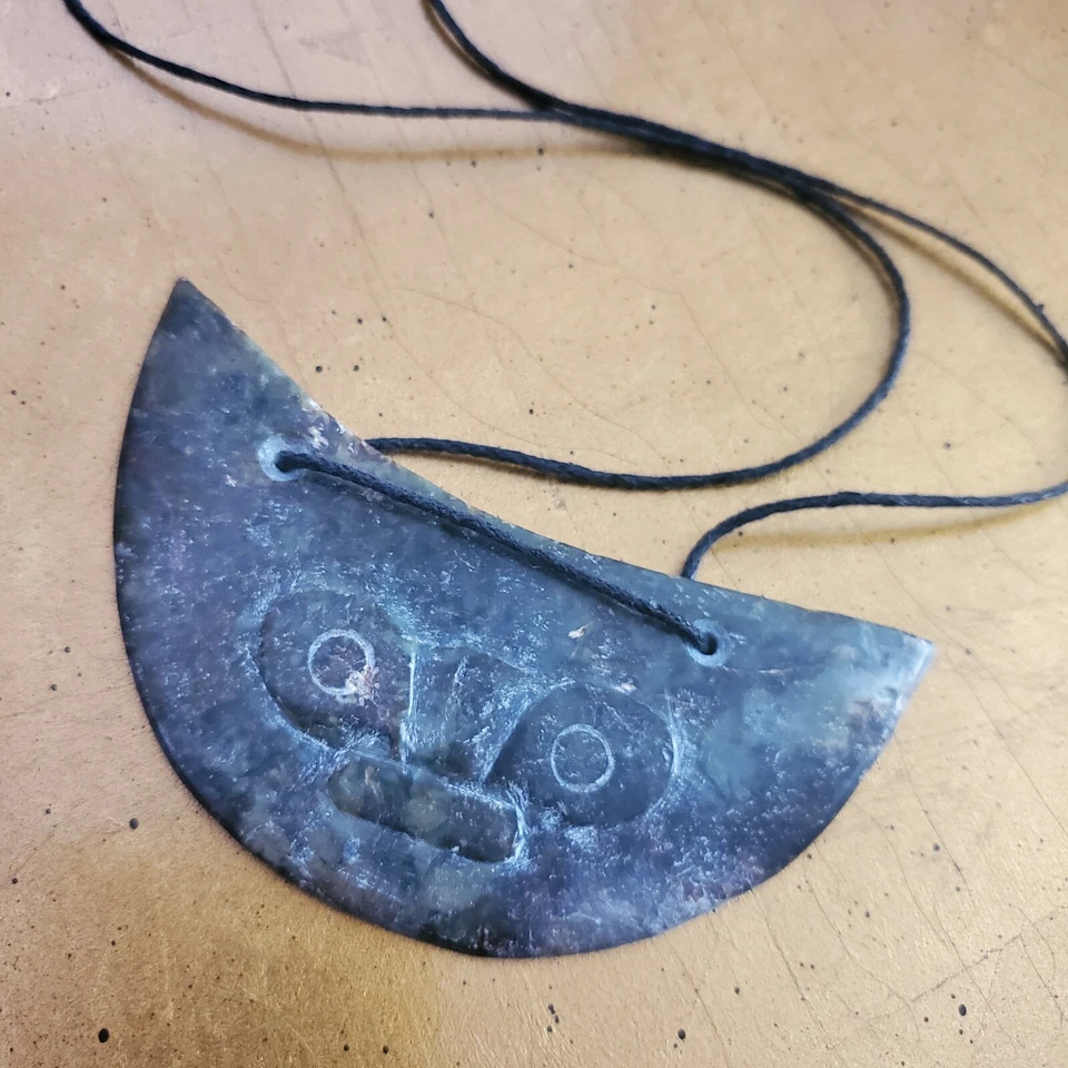 Colgante Liangzhu Cultura Yuhuang Jade Antiguo Período Cultura Neolítica  Foto 1 de 4