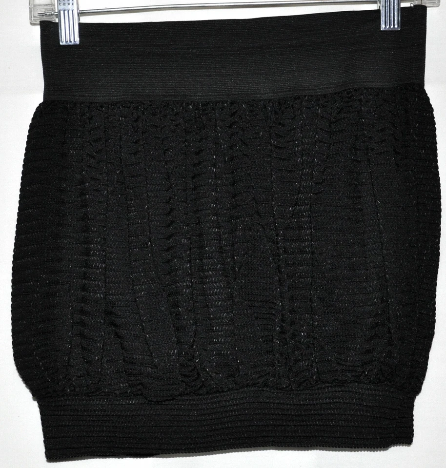 Мини-юбка Body Central черная текстурированная с пузырьками размер средний б/у в отличном состоянии - Изображение 1 из 1