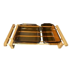 MCM WOOD CASSEROLE STAND WITH 2 AMBER ANCHOR HOCKING CASSEROLE DISHES COOKING - Picture 1 of 11