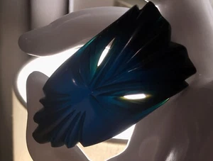 Clip abito vintage art deco intagliato attraverso blu acqua nero bachelite colore nascosto - Foto 1 di 13