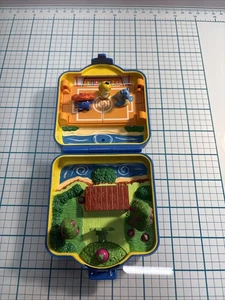 Vintage Pokemon Polly Pocket Gym Playset 1997 Tomy 3 Charaktere Selten!!! - Bild 1 von 14