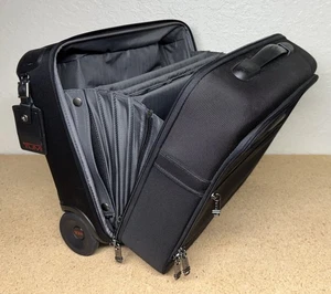 TUMI 223002D4 Negro Bolso de Mano para Portátil 2 Ruedas con Insertos - Imagen 1 de 6