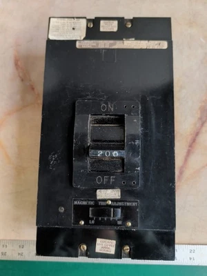SQUARE D TYPE LAL 200A CIRCUIT BREAKER 600VAC 3-POLE - image 1 of 4