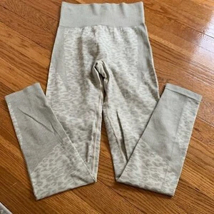 Varley Beige Gray Leopard Leggings Size Small VGUC - Picture 1 of 9