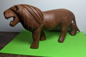 León de madera tallado a mano de colección de 9" rugiendo en postura clásica Estate Find - Imagen 1 de 13