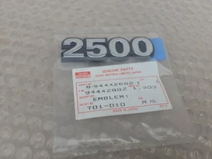 Emblem 2500 für Isuzu Pickup Chevrolet LUV Opel 8944428821 OEM - Bild 1 von 2