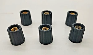CANTIDAD DE 6 PERILLAS DE PINZA NEGRAS DE 15 MM DE DIÁMETRO PARA ADAPTARSE AL EJE DE 6,3 MM - Imagen 1 de 3