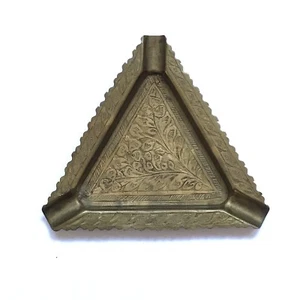 De colección cenicero de latón grabado triángulo Tobacciana coleccionable India estampado 1544c - Imagen 1 de 12