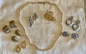 Lot of vintage Napier jewelry, 1 necklace, 2 brooches, 5 pairs earrings NICE! - Picture 1 of 4
