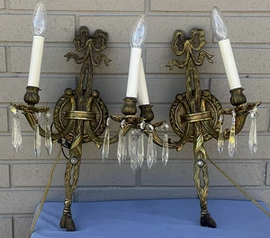 VINTAGE PAIR OF MCM FRENCH XVI STYLE ELECTRIC BRASS WALL SCONCE LAMPS - Picture 1 of 9