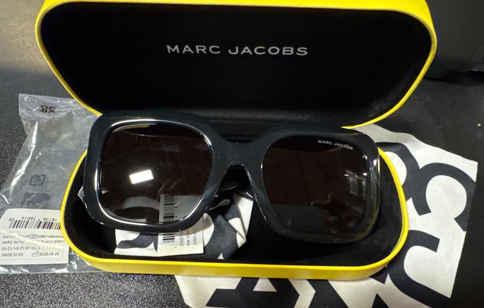 Marc Jacobs Polarized Grey Shaded Square Ladies Sunglasses CASE INCLUDED - Image 1 of 4