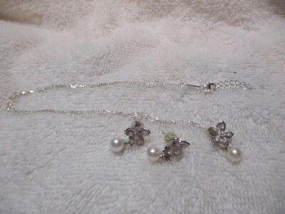 Colar com pingente de flor de pérolas de prata esterlina com brincos combinando Vantel Pearls - Imagem 1 de 2