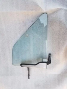 1989 - 1995 Toyota Pickup ( & 4Runner 2 Door ) Left Front Door Vent Window - Foto 1 di 2