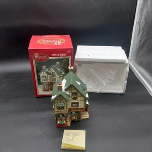 New Dickens Collectables Hand Painted Towne Series Village No Light  Quilt Shop  - Picture 1 of 16