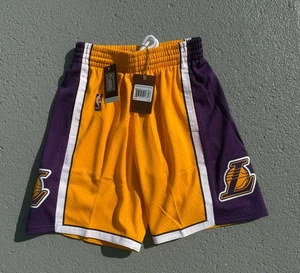 Herren Mitchell & Ness Los Angeles Lakers NBA Swingman Shorts 2009 Small - Bild 1 von 8