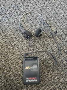 Sony Walkman SRF-42 AM/FM estéreo necesita limpieza con auriculares (3E) - Imagen 1 de 6