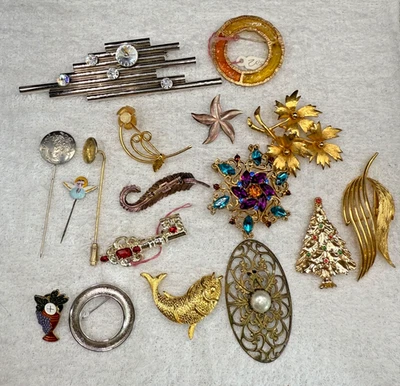 Vintage Brooch Lot Gold Tone Faux Pearl Rhinestones - Image 1 of 4