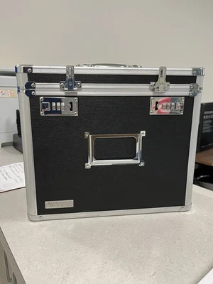 Vaultz Medium lockbox/safe With Combo Lock - Image 1 of 4