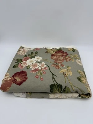 IMPRESIÓN FLORAL EN REMANENTE DE TELA GRIS AZUL 224” X 54” diseño de Richloom Foto 1 de 3