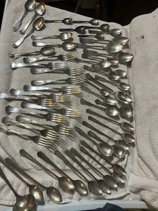 52 Stck. Versilbertes Besteck Löffel Gabeln für Gebrauch oder Handwerk Eistee Halb verziert - Bild 1 von 15