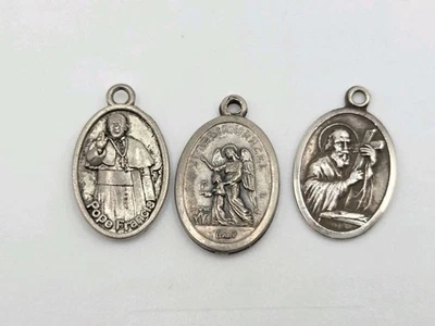 Lot Of 3 Preowned Religious Medals Pendants St. Michael St. Andrew St. Francis - Image 1 of 4