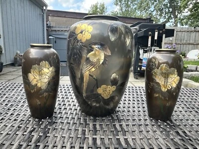 Juego de 3 jarrones japoneses vintage de latón dorado y bronce usados en excelente estado Foto 1 de 4