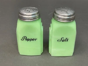 VINTAGE McKEE JADEITE JADITE ROMAN ARCH SHAKERS - SALT / PEPPER S&P Estate ! - Picture 1 of 10