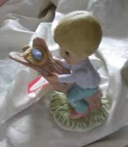"LIEBE IST ENTDECKUNG" Luv Ums von Warner Press - Junge mit VOGELNEST Figur ~ 17,77 $ - Bild 1 von 10