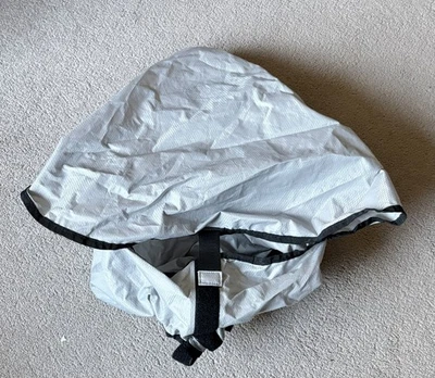 Bolsa de pie de golf Titleist Players 4 StaDry cubierta de lluvia gris claro Foto 1 de 4