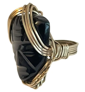Anello dichiarazione tono oro intagliato nero Oynx Face Wire avvolto taglia 5 - Foto 1 di 11