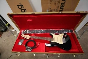 Chitarra Stagg SES-30 nera - custodia chitarra Thomann Tweed - cinghia chitarra Stagg "NUOVA" - Foto 1 di 3